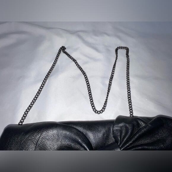 GAP FAUX BLACK LEATHER BOW EXPANDABLE MAGNETIC CLUTCH PURSE CHAIN STRAP - Picture 9 of 11